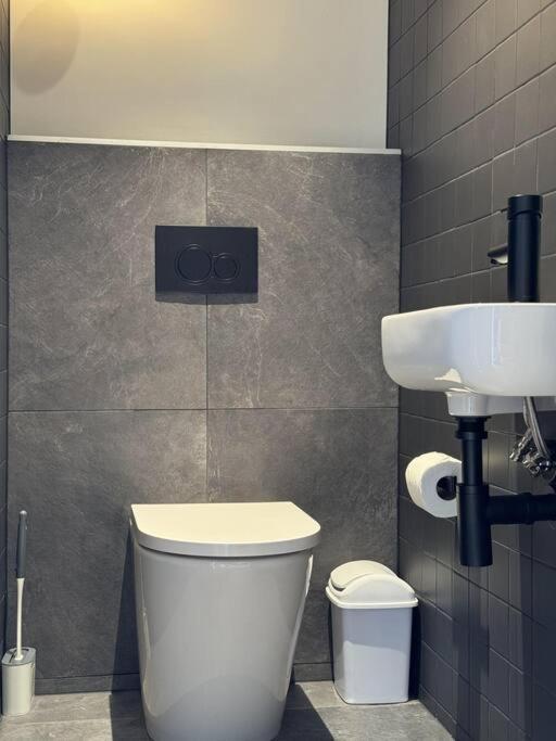 Black-Luxe Living In The Heart Of City Apartamento Christchurch Exterior foto