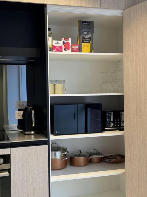 Black-Luxe Living In The Heart Of City Apartamento Christchurch Exterior foto